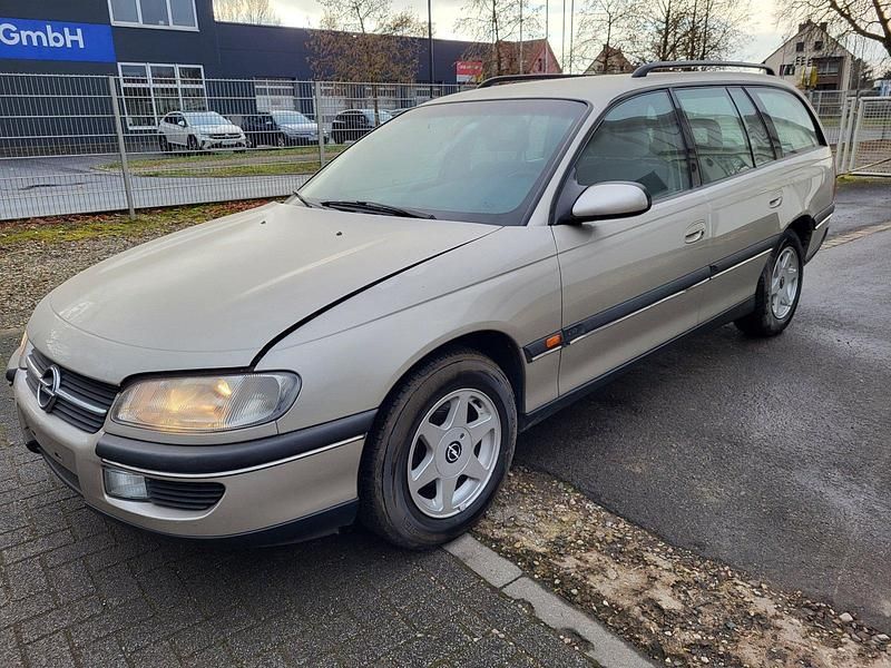 Gold Gebraucht 1996 Opel Omega Kombi | 1.850 € - Bild 1/4
