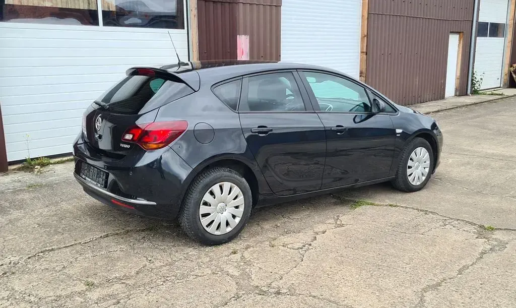 Gebraucht Opel Astra Energy 140 PS (102 kW) 2014 Schwarz Limousine