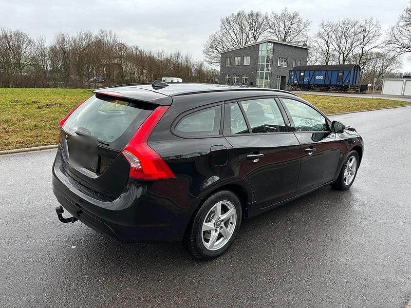 Gebraucht Volvo V60 150 PS (110 kW) 2016 Schwarz Kombi