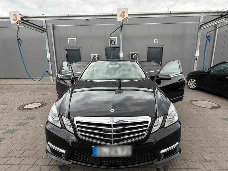 Schwarz Gebraucht 2013 Mercedes E350 Limousine | 14.000 € (Guter Preis) - Bild 1/4