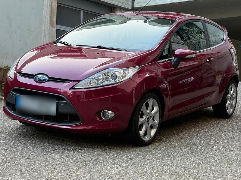 Gebraucht Ford Fiesta Titanium 96 PS (70 kW) 2009 Rot Kleinwagen