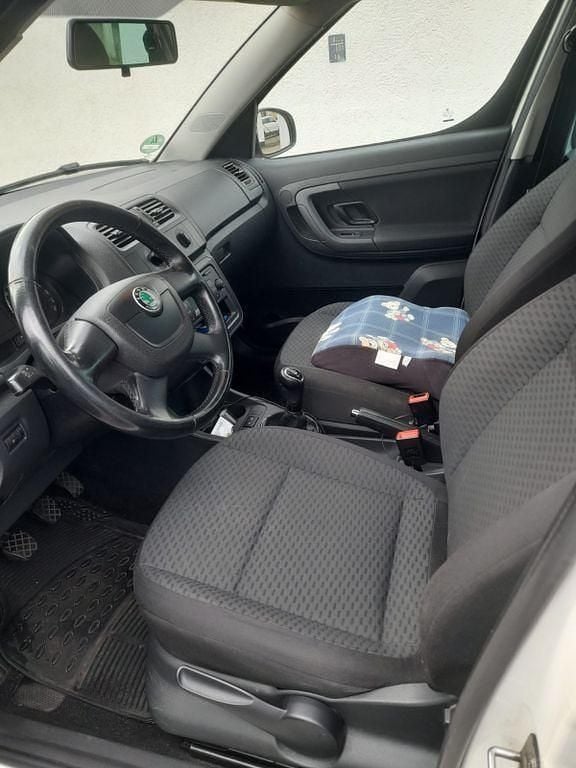 Gebraucht Skoda Roomster Noire 86 PS (63 kW) 2013 Weiß Van / Kleinbus