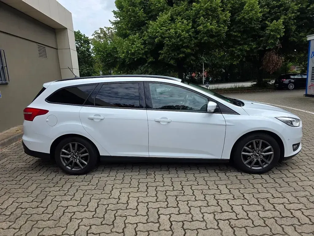 Gebraucht Ford Focus 105 PS (77 kW) 2018 Weiß Kombi