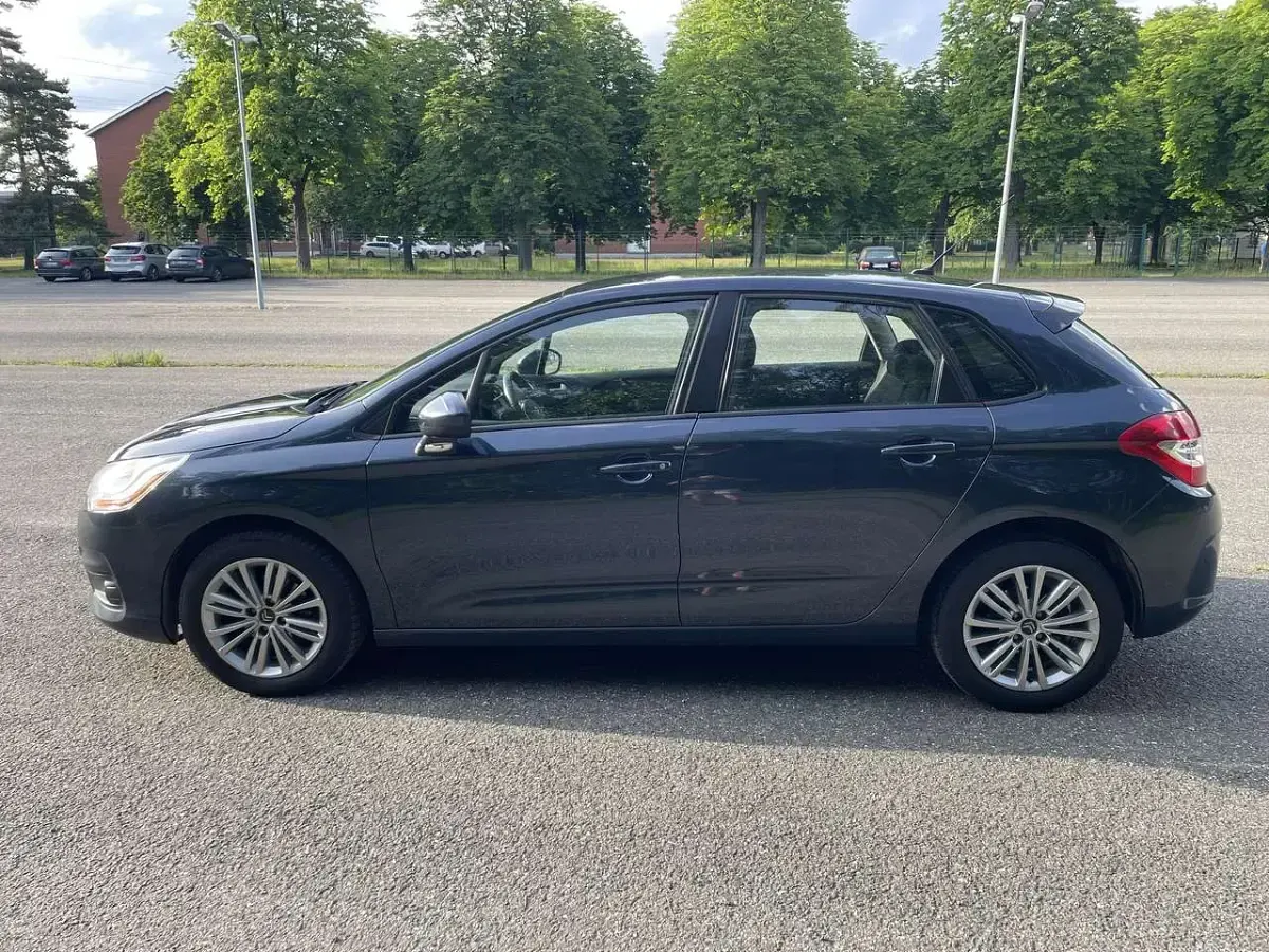 Gebraucht Citroën C4 SELECTION 92 PS (67 kW) 2013 Blau Limousine