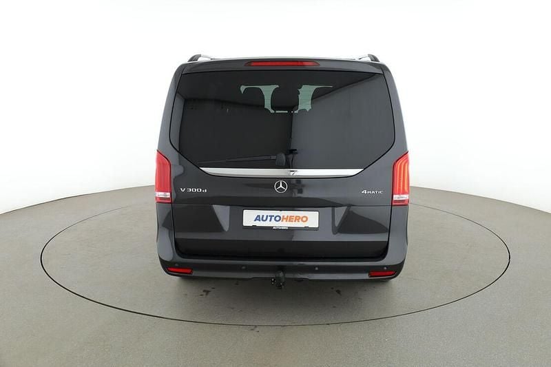 Gebraucht Mercedes V300 237 PS (174 kW) 2022 Grau Van / Kleinbus