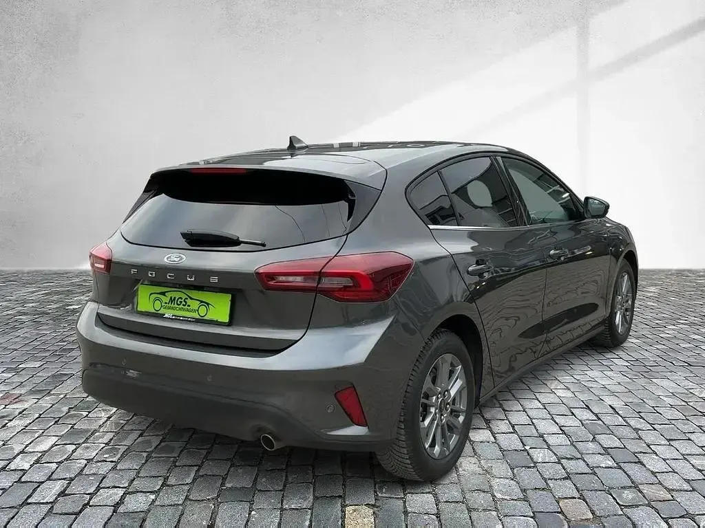 Usado Ford Focus Titanium 125 CV (91 kW) 2024 Gris Berlina