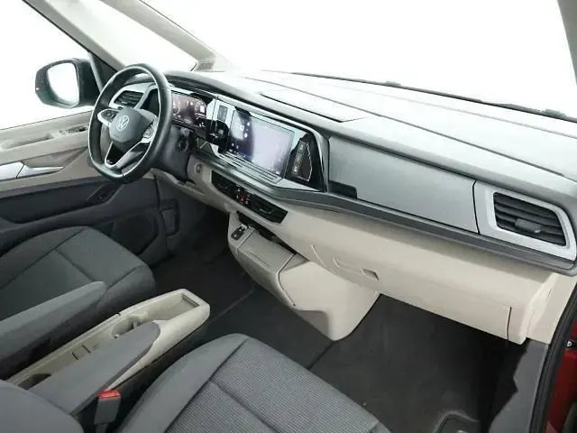 Gebraucht VW Multivan Basis 177 PS (130 kW) 2025 Rot Van / Kleinbus