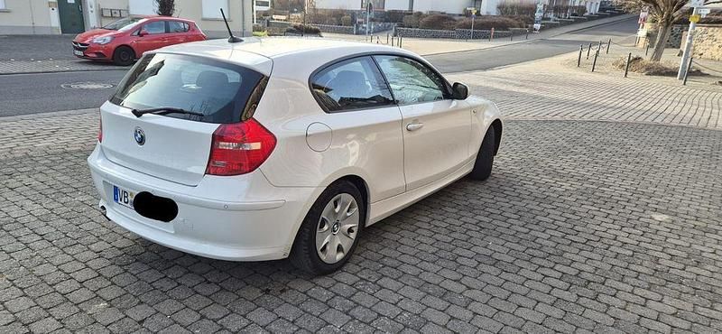 Gebraucht BMW 116 122 PS (89 kW) 2012 Weiß Kleinwagen