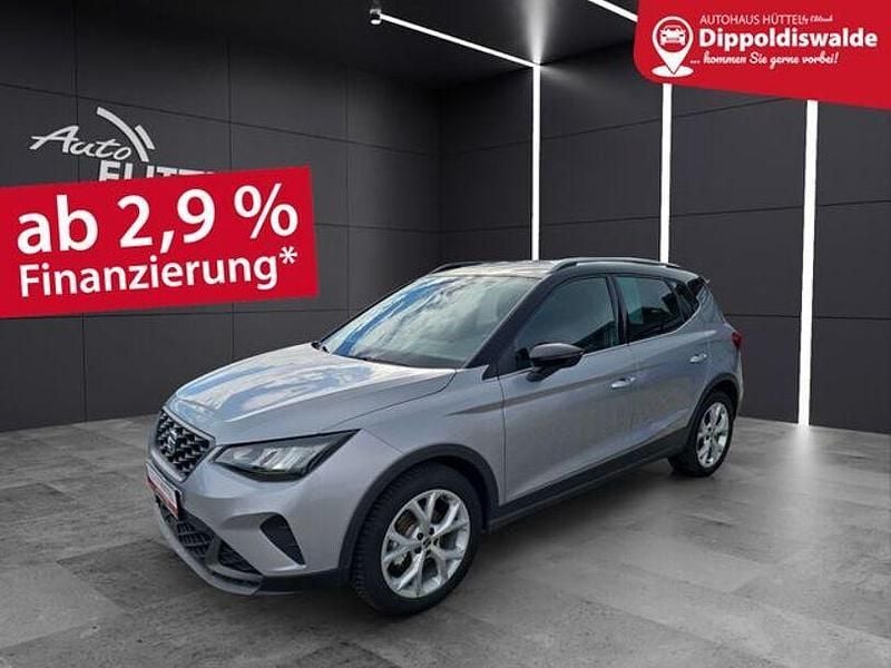 "urban" silber Gebraucht 2023 Seat Arona FR SUV | 24.590 € (Fairer Preis) - Bild 1/4