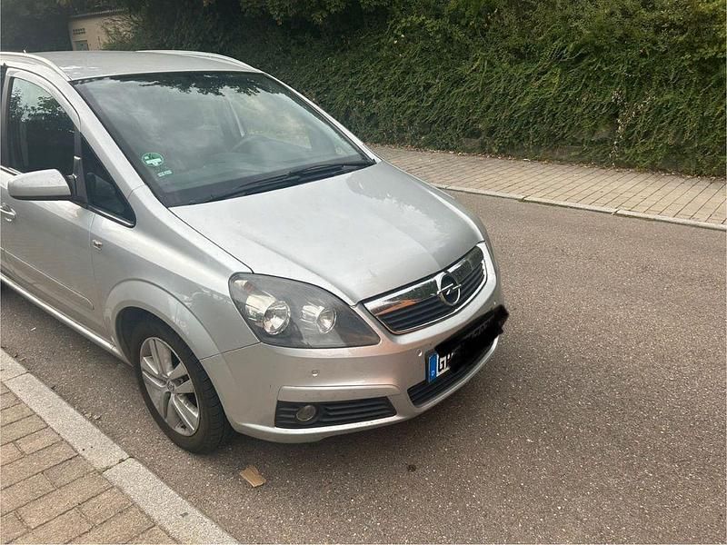 Grau Gebraucht 2007 Opel Zafira Catch Me Van / Kleinbus | 2.900 € (Fairer Preis) - Bild 1/4