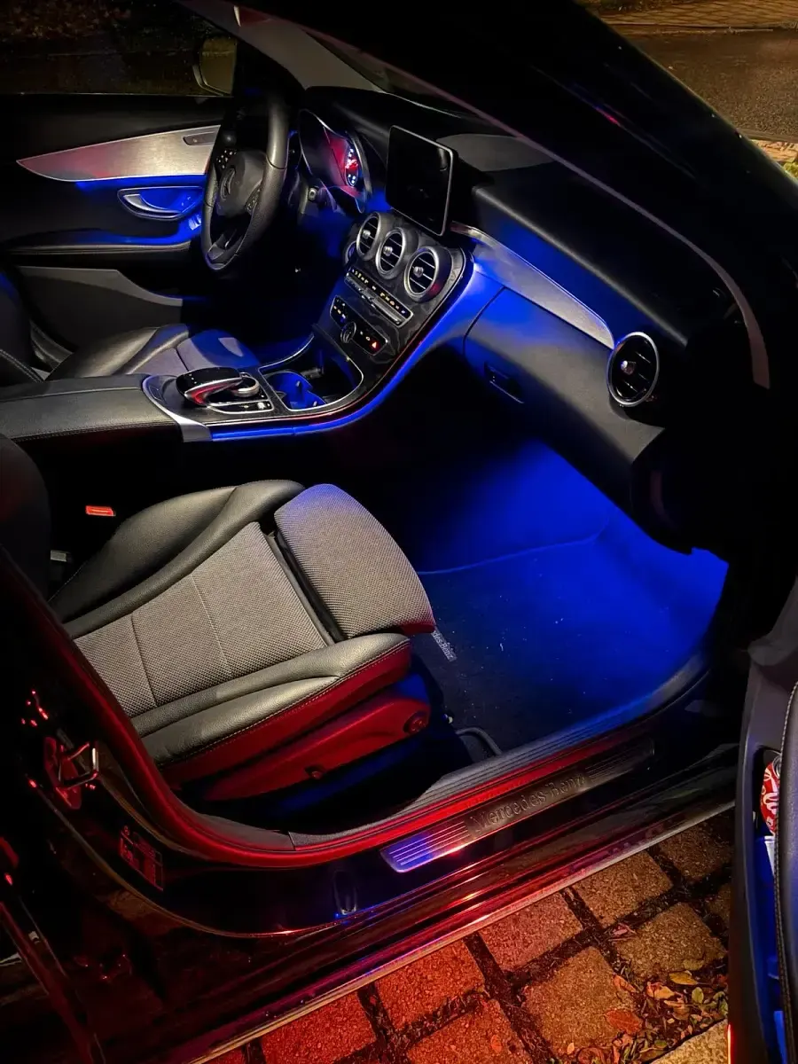 Gebraucht Mercedes C180 116 PS (85 kW) 2019 Blau Limousine