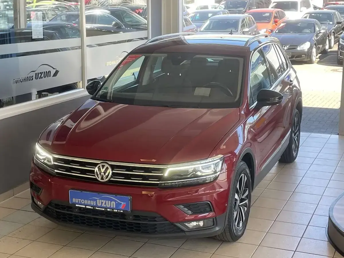 Gebraucht VW Tiguan IQ Drive 150 PS (110 kW) 2019 Ruby red SUV