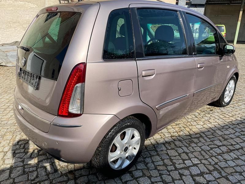 Gebraucht Lancia Musa 95 PS (69 kW) 2011 Grau Van / Kleinbus