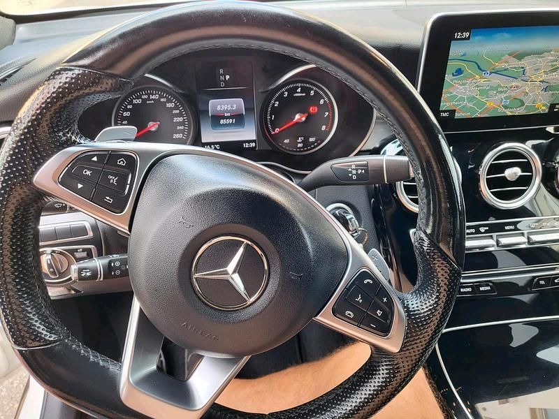 Weiß Gebraucht 2017 Mercedes GLC250 SUV | 27.500 € (Fairer Preis) - Bild 1/4