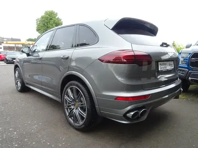Gebraucht Porsche Cayenne 519 PS (381 kW) 2015 Grau SUV
