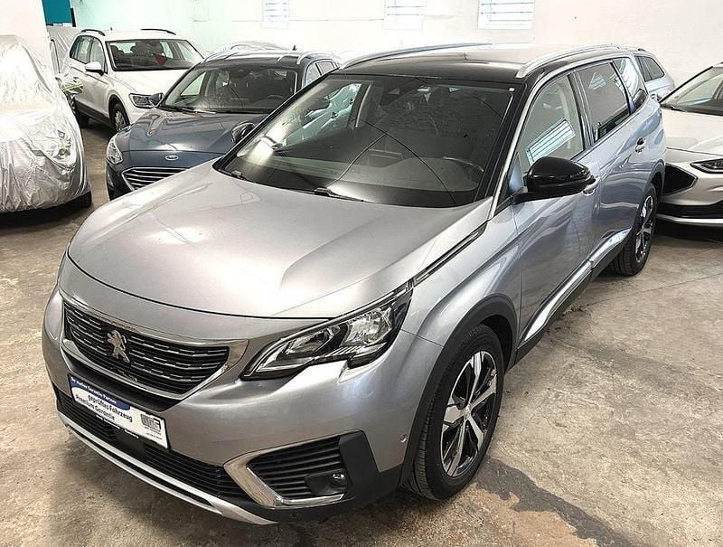 Grau Gebraucht 2017 Peugeot 5008 Allure Van / Kleinbus | 19.490 € (Teuer) - Bild 1/2