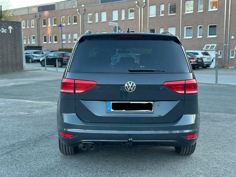 Gebraucht VW Touran 150 PS (110 kW) 2018 Grau Van / Kleinbus