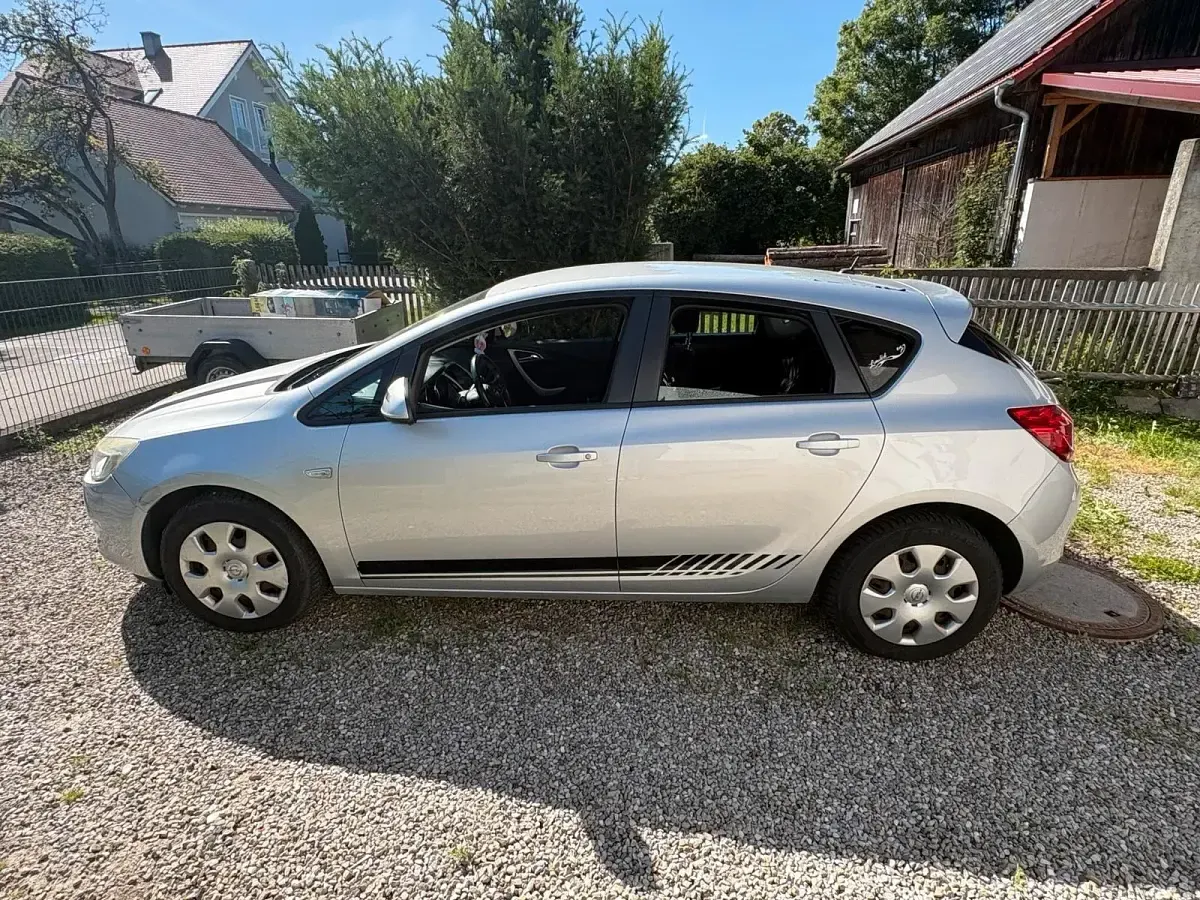 Gebraucht Opel Astra 116 PS (85 kW) 2010 Silber Kleinwagen