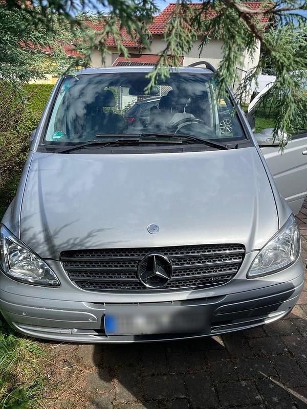 Silber Gebraucht 2006 Mercedes Viano Van / Kleinbus | 11.000 € (Teuer) - Bild 1/4