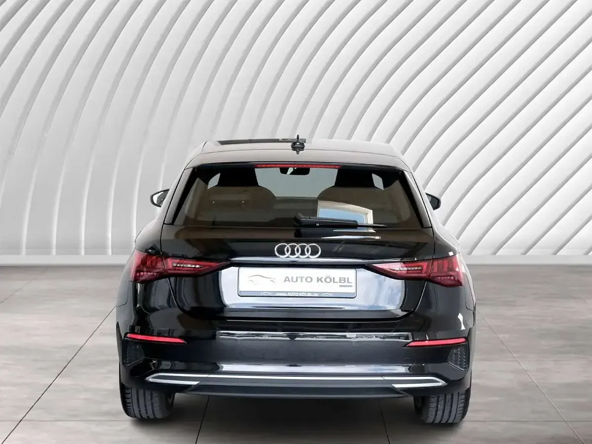 Gebraucht Audi A3 Advanced 150 PS (110 kW) 2023 Mythosschwarz metallic Limousine