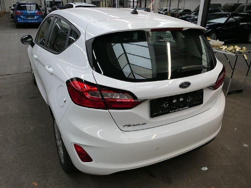 Gebraucht Ford Fiesta Cool & Connect 75 PS (55 kW) 2022 Frozen white Kleinwagen