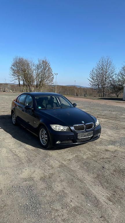 Gebraucht BMW 320 150 PS (110 kW) 2006 Blau Limousine