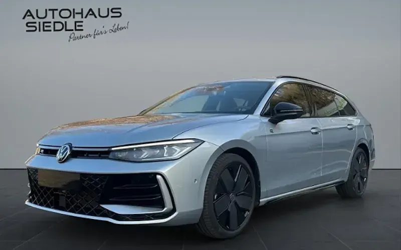 Gebraucht VW Passat R-line 193 PS (141 kW) 2026 Silbern Kombi