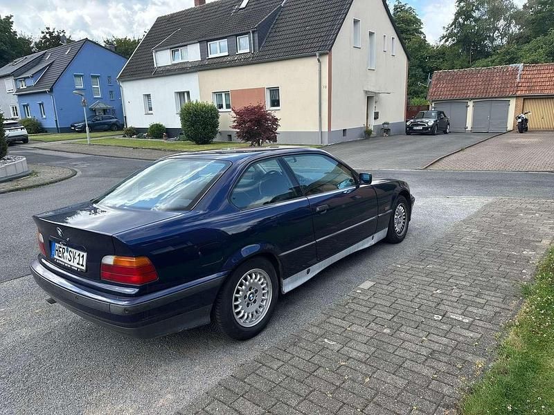 Blau Gebraucht 1995 BMW 316 Coupé | 2.900 € - Bild 1/4