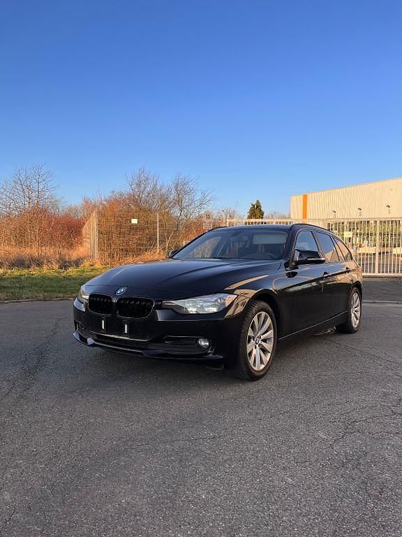 Schwarz Gebraucht 2016 BMW 318 Performance Kombi | 9.200 € (Fairer Preis) - Bild 1/4
