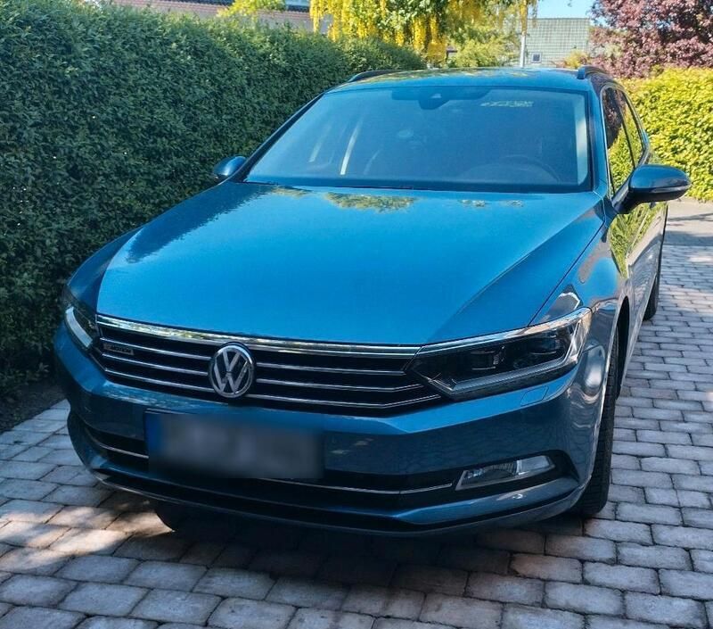 Blau Gebraucht 2016 VW Passat Kombi | 15.500 € (Superpreis) - Bild 1/4