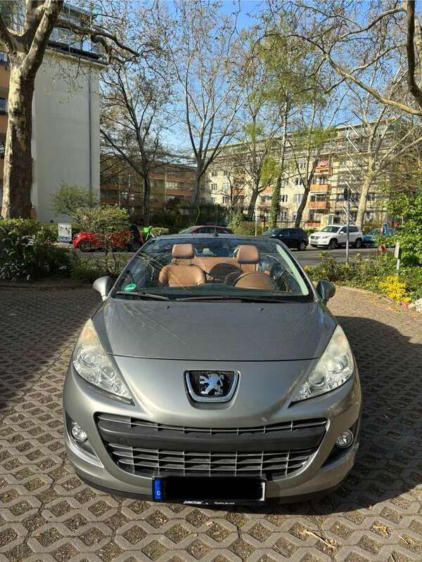 Grau Gebraucht 2009 Peugeot 207 Platinum Cabrio | 4.999 € (Etwas zu teuer) - Bild 1/4