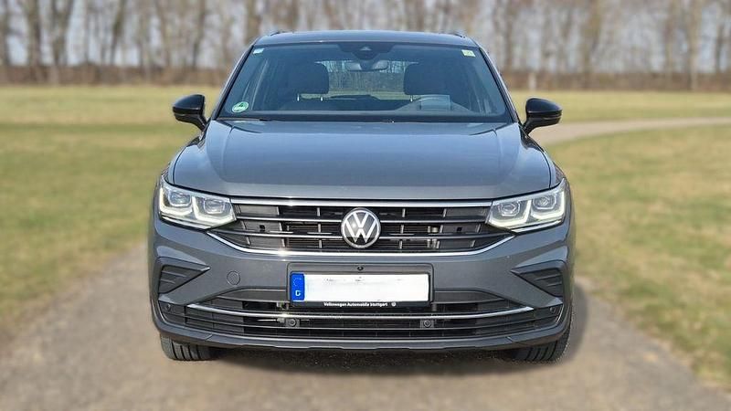 Gebraucht VW Tiguan Active 150 PS (110 kW) 2022 Grau SUV