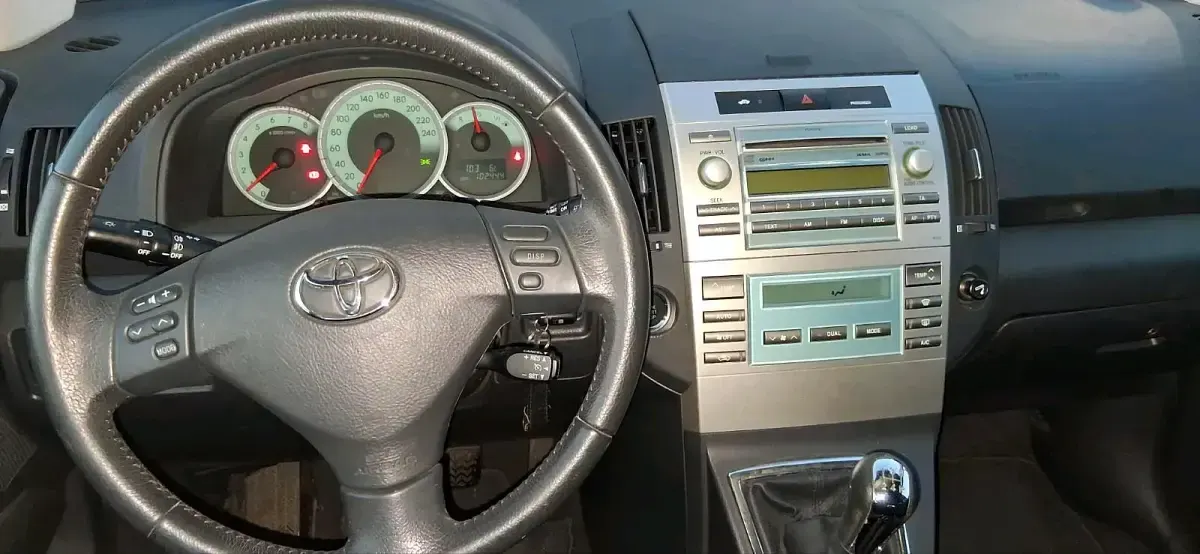 Gebraucht Toyota Corolla 129 PS (94 kW) 2008 Silber Limousine