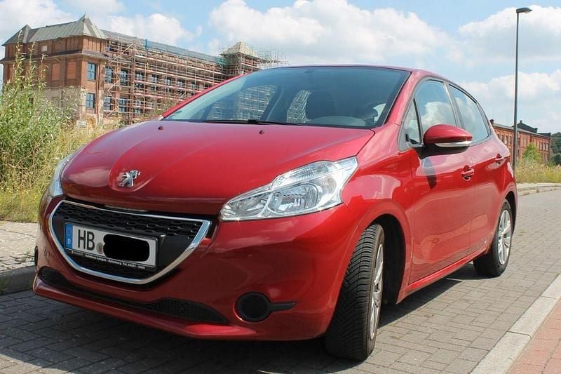 Rot Gebraucht 2014 Peugeot 208 Active Kleinwagen | 3.800 € (Guter Preis) - Bild 1/4