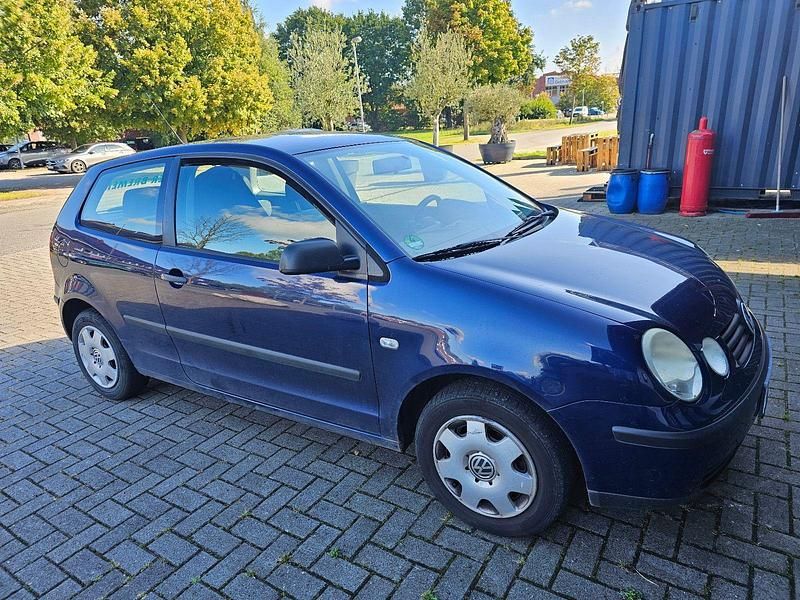 Blau Gebraucht 2004 VW Polo Basis Limousine | 500 € (Superpreis) - Bild 1/4