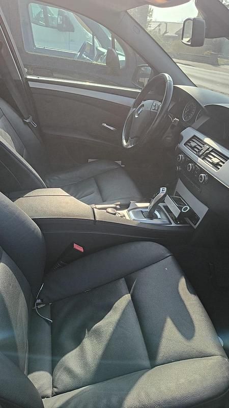 Gebraucht BMW 525 197 PS (144 kW) 2009 Schwarz Limousine