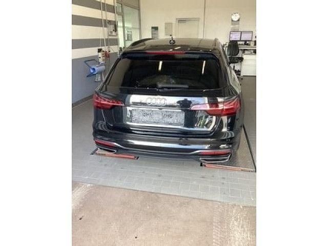 Gebraucht Audi A4 Advanced 163 PS (119 kW) 2021 Mythosschwarz metallic Kombi