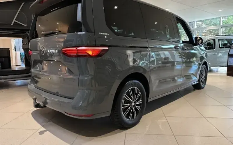 Używany VW Multivan 150 KM (110 kW) 2026 Szary Minivan