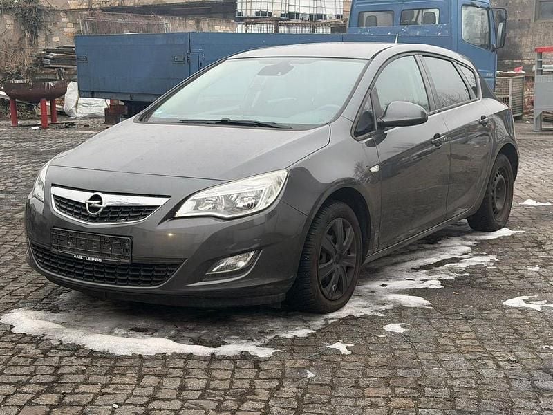 Gebraucht Opel Astra Design Edition 140 PS (102 kW) 2012 Limousine