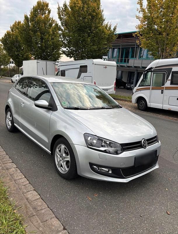 Silber Gebraucht 2010 VW Polo Kleinwagen | 8.500 € (Etwas zu teuer) - Bild 1/4