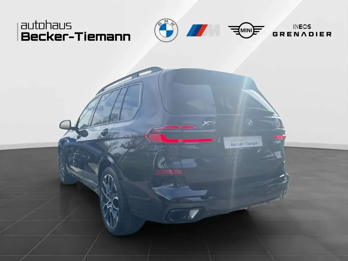Neu BMW X7 Exclusive 352 PS (258 kW) 2026 Carbonschwarz metallic SUV