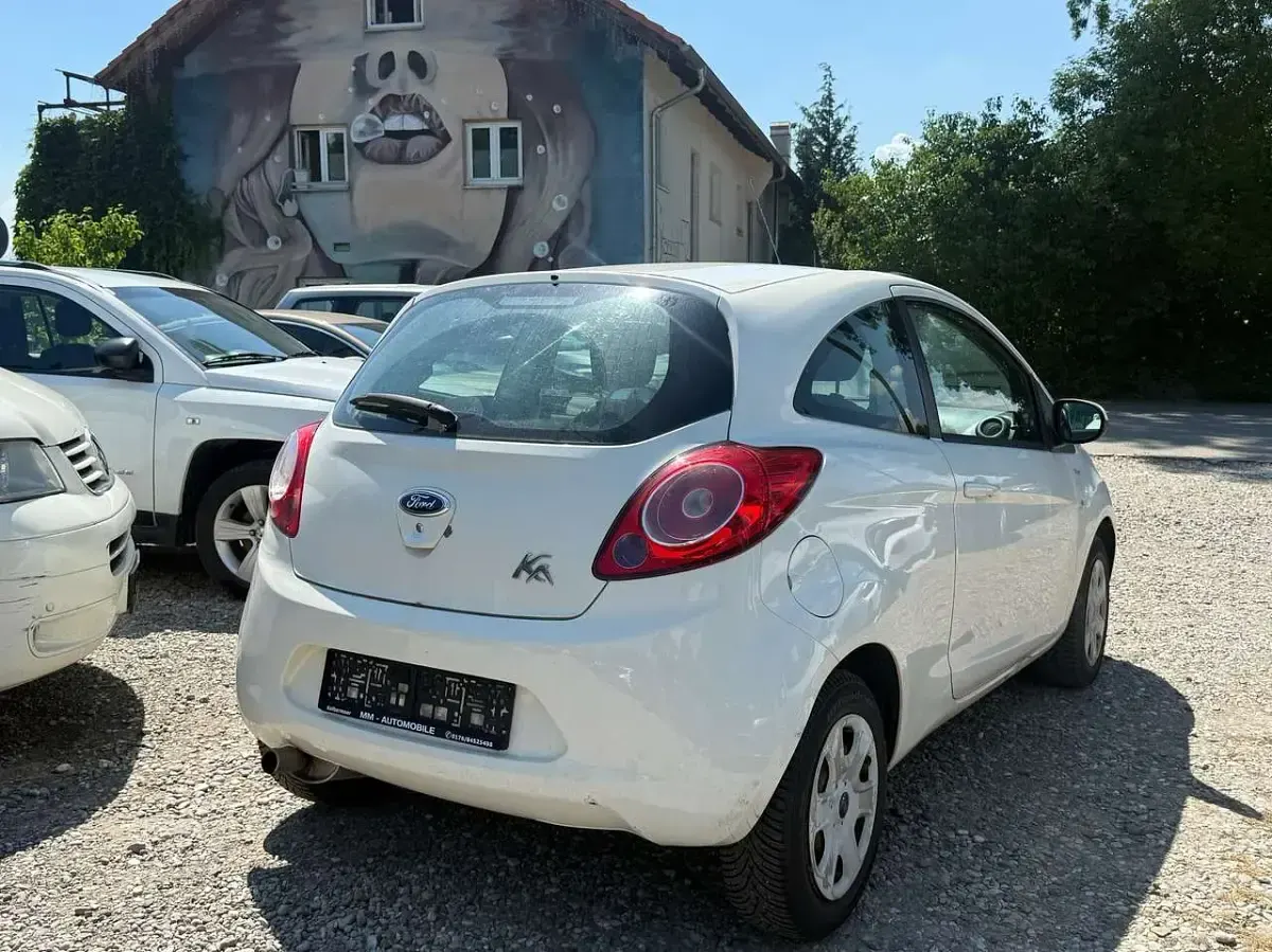 Gebraucht Ford Ka Trend 69 PS (50 kW) 2014 Crystalweiß Kleinwagen