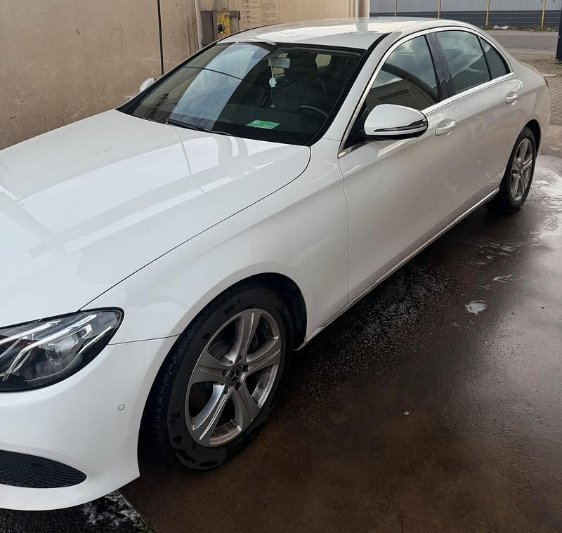 Gebraucht Mercedes E200 185 PS (136 kW) 2018 Weiß Limousine
