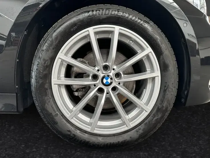 Gebraucht BMW 320 Comfort Edition 190 PS (139 kW) 2025 Saphirschwarz Kombi