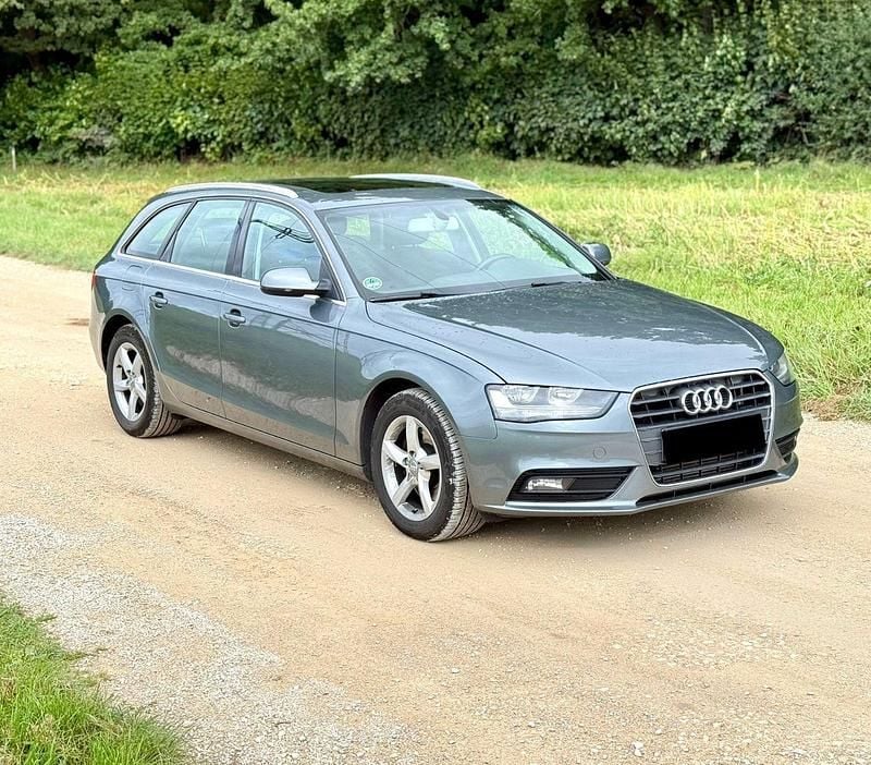 Grau Gebraucht 2012 Audi A4 Ambiente Kombi | 5.999 € (Superpreis) - Bild 1/4