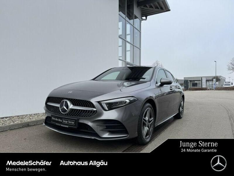 Mountaingrau (metallic) Gebraucht 2022 Mercedes A250 AMG Limousine | 27.939 € (Guter Preis) - Bild 1/4