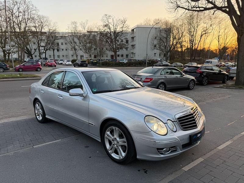 Gebraucht Mercedes E220 170 PS (125 kW) 2009 Silber Limousine