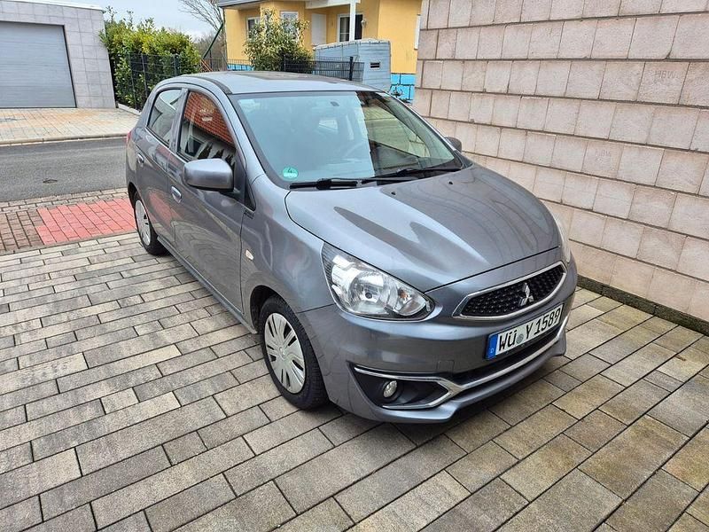 Grau Gebraucht 2018 Mitsubishi Space Star Limousine | 7.200 € (Fairer Preis) - Bild 1/4