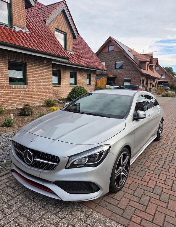 Silber Gebraucht 2017 Mercedes CLA250 Shooting Brake Kombi | 20.700 € (Guter Preis) - Bild 1/4