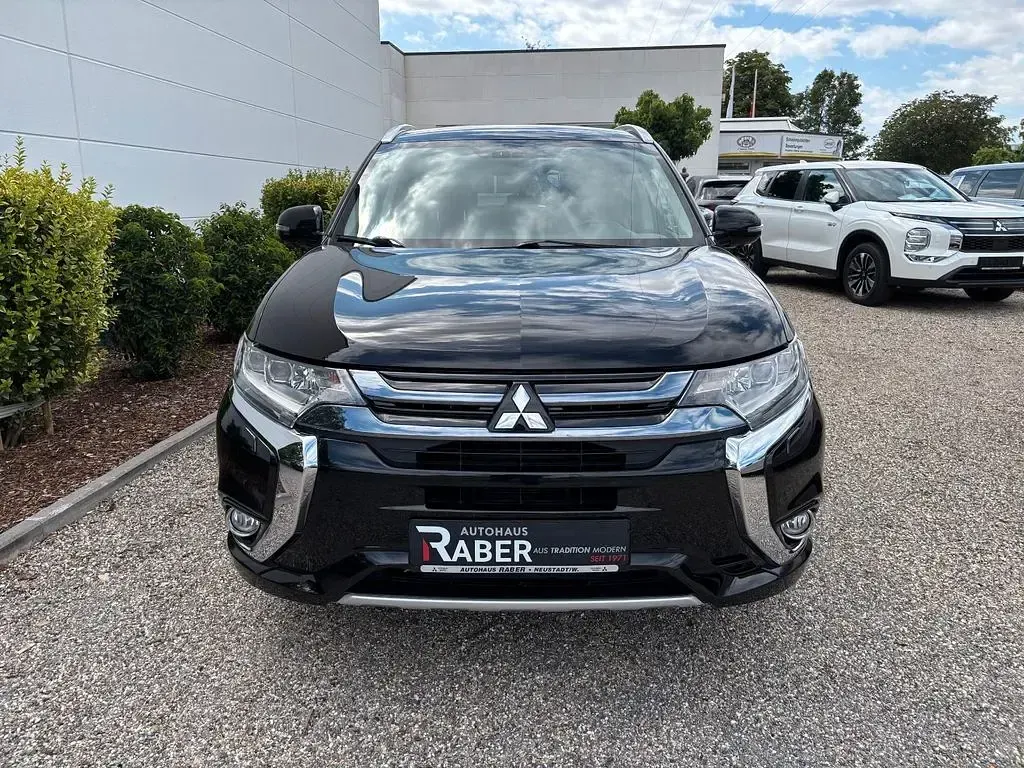 Gebraucht Mitsubishi Outlander P-HEV Plus 121 PS (88 kW) 2017 Schwarz SUV